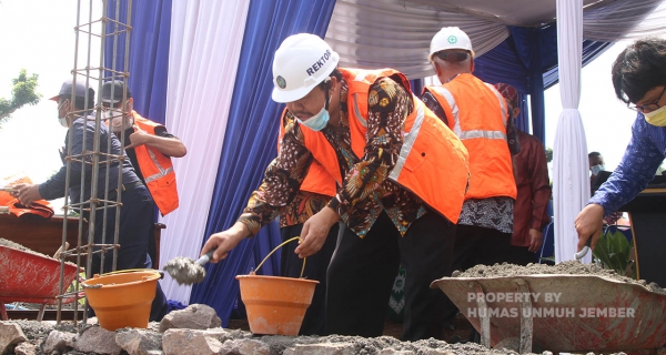 Peletakkan Batu Pertama Masjid Ar-Rayyan Lengkapi Sarana Ibadah di Rumah Sakit Unmuh Jember